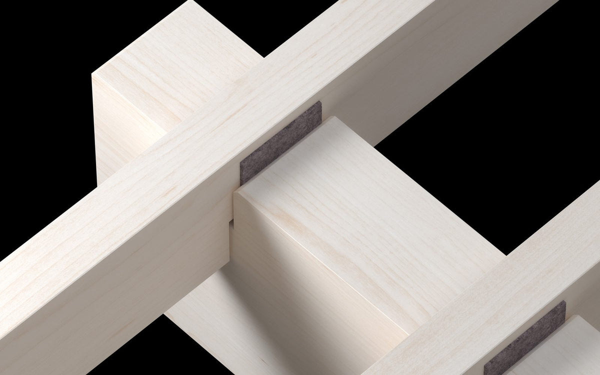 Gesteckte Holzverbindung mit Filzgelenk zwischen Sprosse und Kufe